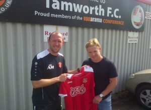 pic_elliott-durrell-signs