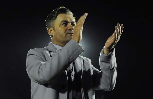 SUITS STEVE: Dartford boss King salutes supporters