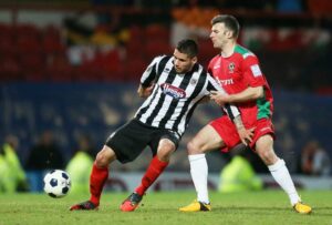 grimsby-town-v-newport-county-blue-square-bet-premier-play-off-semi-final-first-leg-2