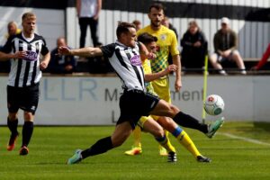 spennymoors-matthew-dixon-challenges-for-the-ball_spennymoor-1-0-county_050817-001