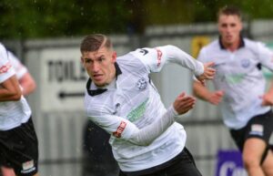 tony-knowles-of-cambridge-outruning-solomon-sambou-of-st-albans_