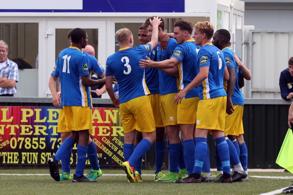 canvey-celebrate-george-sykes-goal
