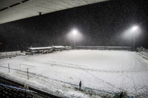 woking-v-newport-snow-2