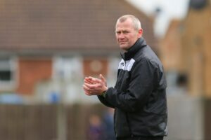 alan-dowson-manger-of-hampton-richmond-borough-grays_vs_hampton187