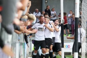 the-dartford-players-celebrate-andy-pugh27s-goal-which-made-it-2-0-against-chippenham-town-800x533