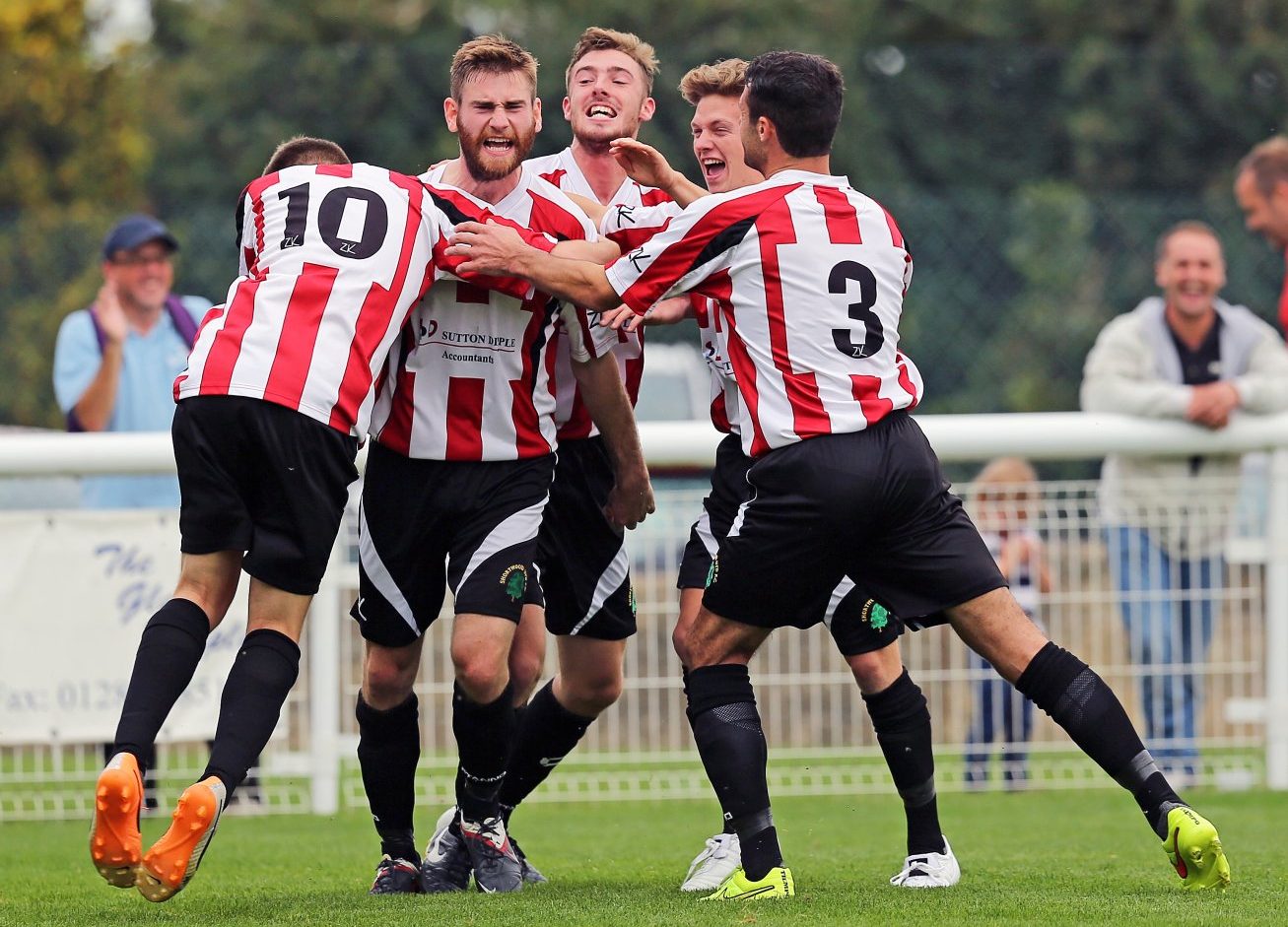 shortwood-team-celeb48494a