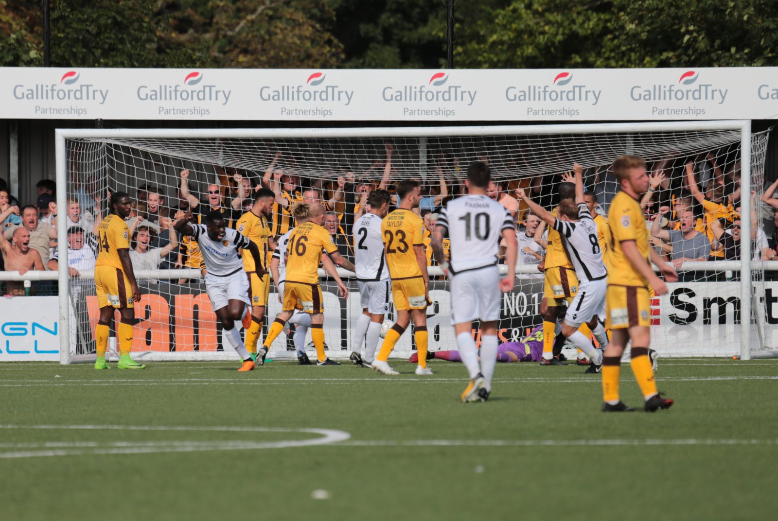 sufc1709-maidstones-magnus-okuonghae-celebtrates-the-equaliser-sutton-v-maidstone