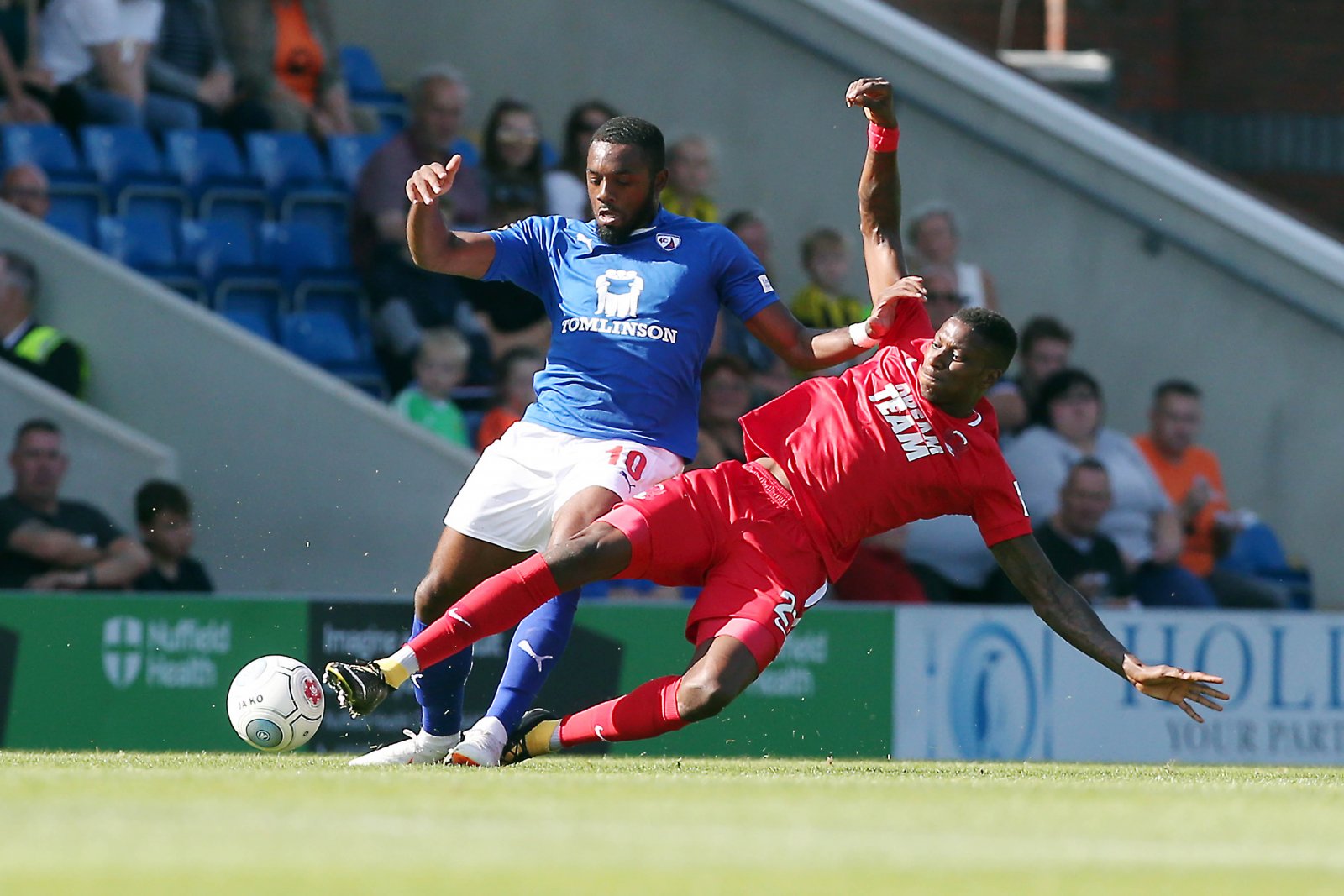 marvin-ekpiteta-chesterfield_leyton-orient_010918_0002