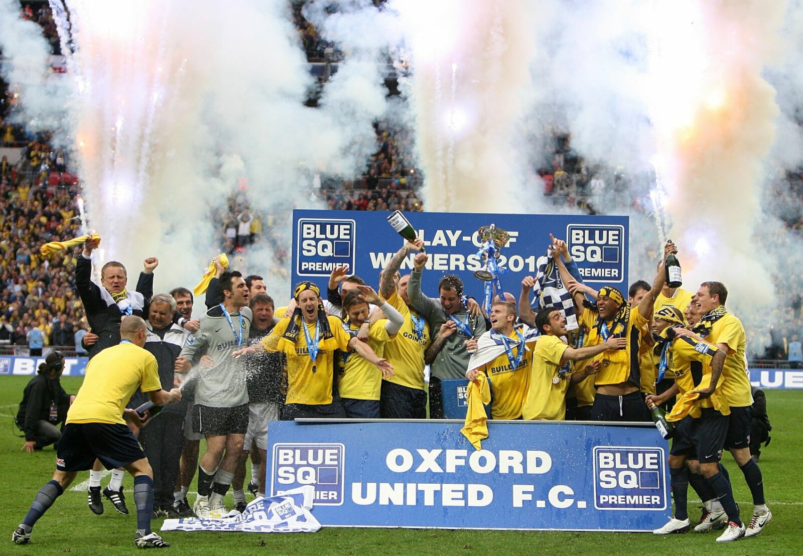 p16-Oxford-United-celebrate-after-winnin