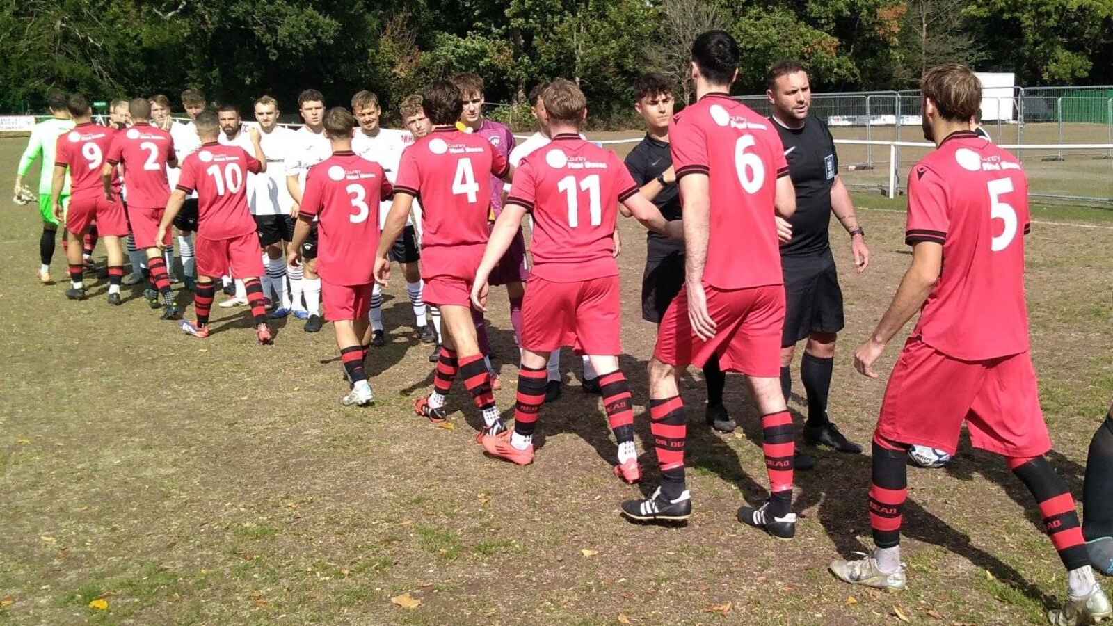 Shirehampton, in red, welcome Devizes Town to their renovated Penpole Lane homeShirehampton, in red, welcome Devizes Town to their renovated Penpole Lane home