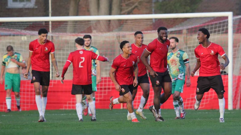 Droylsden progressed to the next round of the Isuzu FA Vase with a 4-2 victory over Northwich Victoria at the weekend