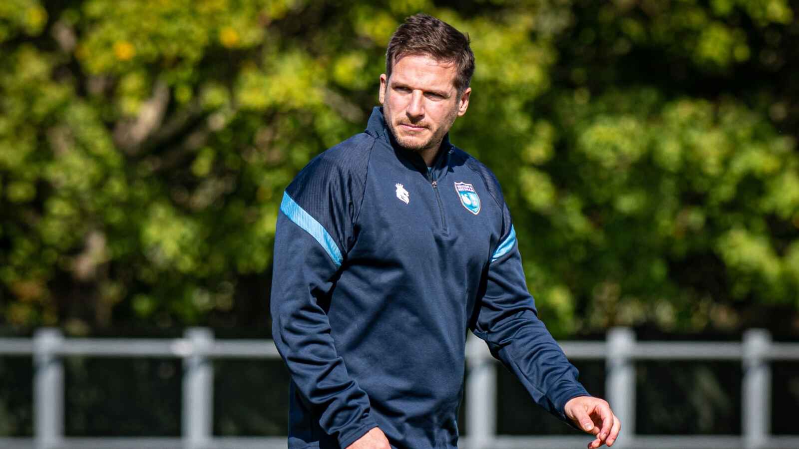 Walton & Hersham manager Billy Rowley