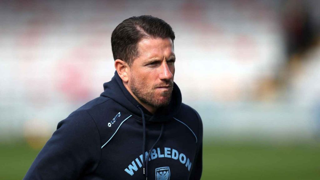 Sam Hutchinson brings vast Football League experience to Farnham Town.