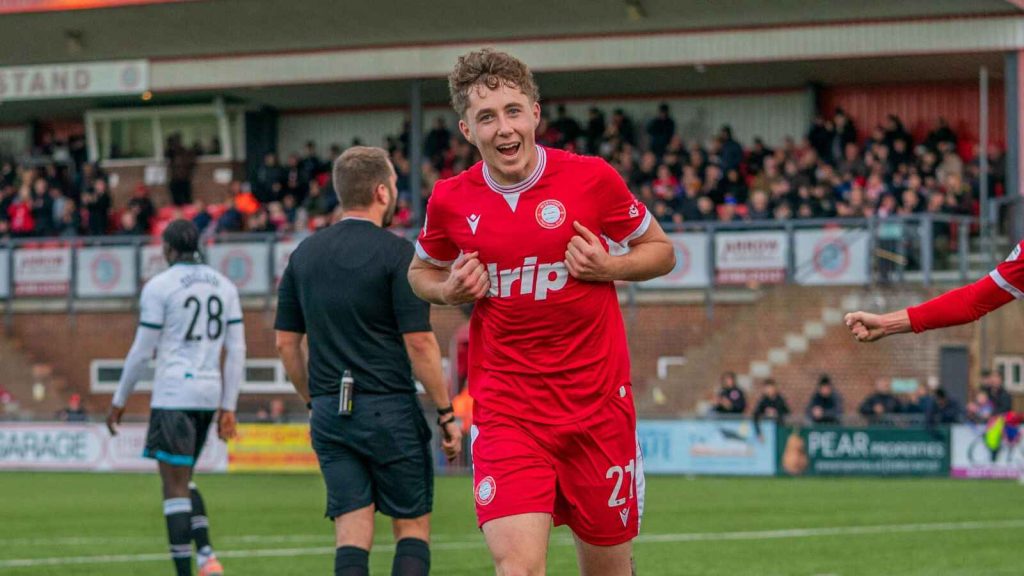 Brad Dolaghan has joined Harrogate Town from Worthing after finishing as the National League South’s top scorer last season.
