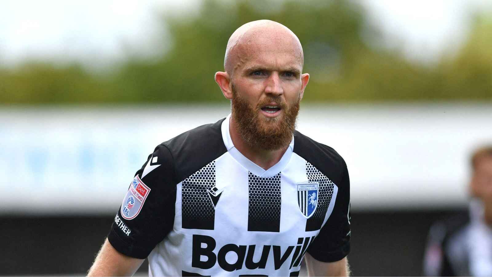 Jonny Williams has joined Eastleigh until the end of the season.