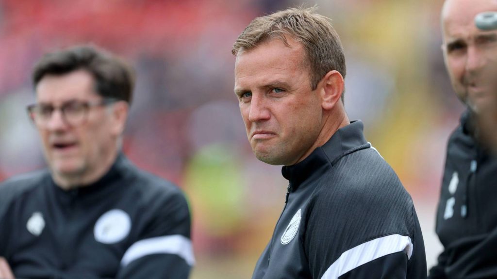 Lee Cattermole has left Gateshead after nine defeats in their opening 11 National League games.