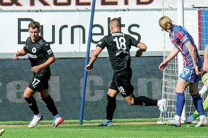 IT’S ON: Boreham Wood start the comeback PICTURE: Ben Holmes