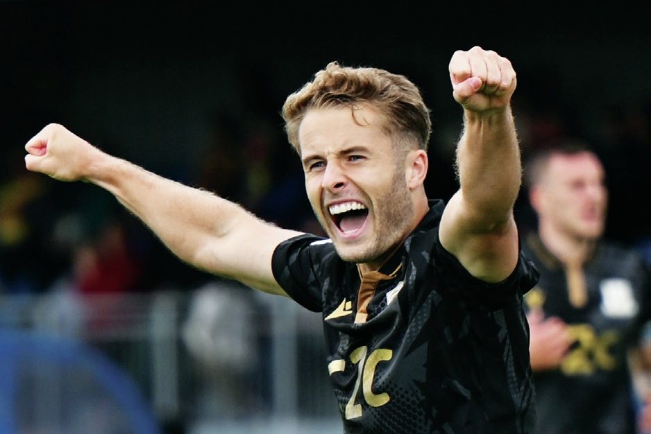 ALL SMILES: Andrew Dallas celebrates scoring Southend’s first goal before adding a second, inset PICTURE: Focus Images