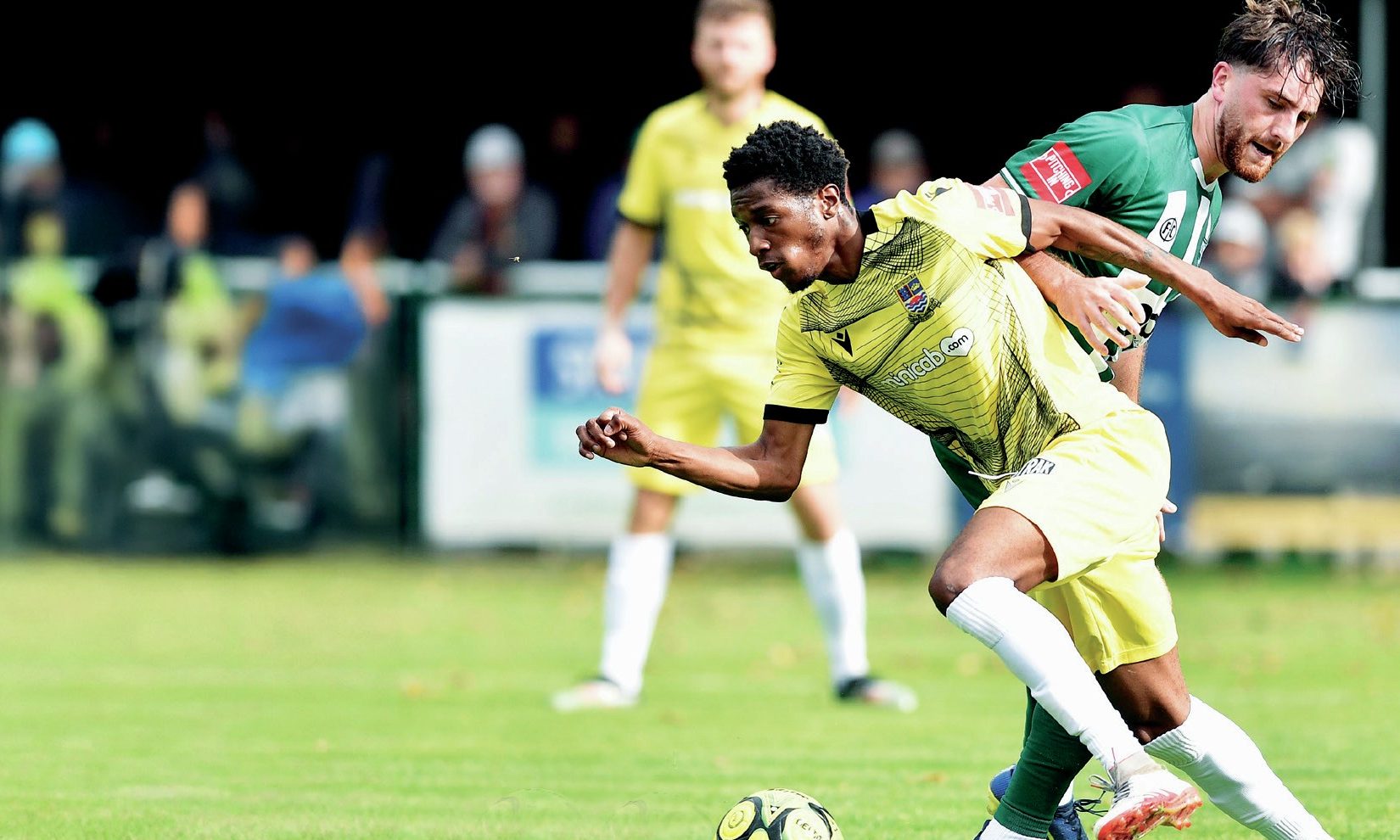 Kingstonian’s Darnell Goather skips past Leatherhead’s Tauta-Caballero in the last round