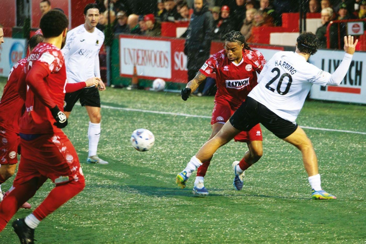 Horsham’s Lee Harding, No.20, attempts to halt a Hemel Hempstead attack
